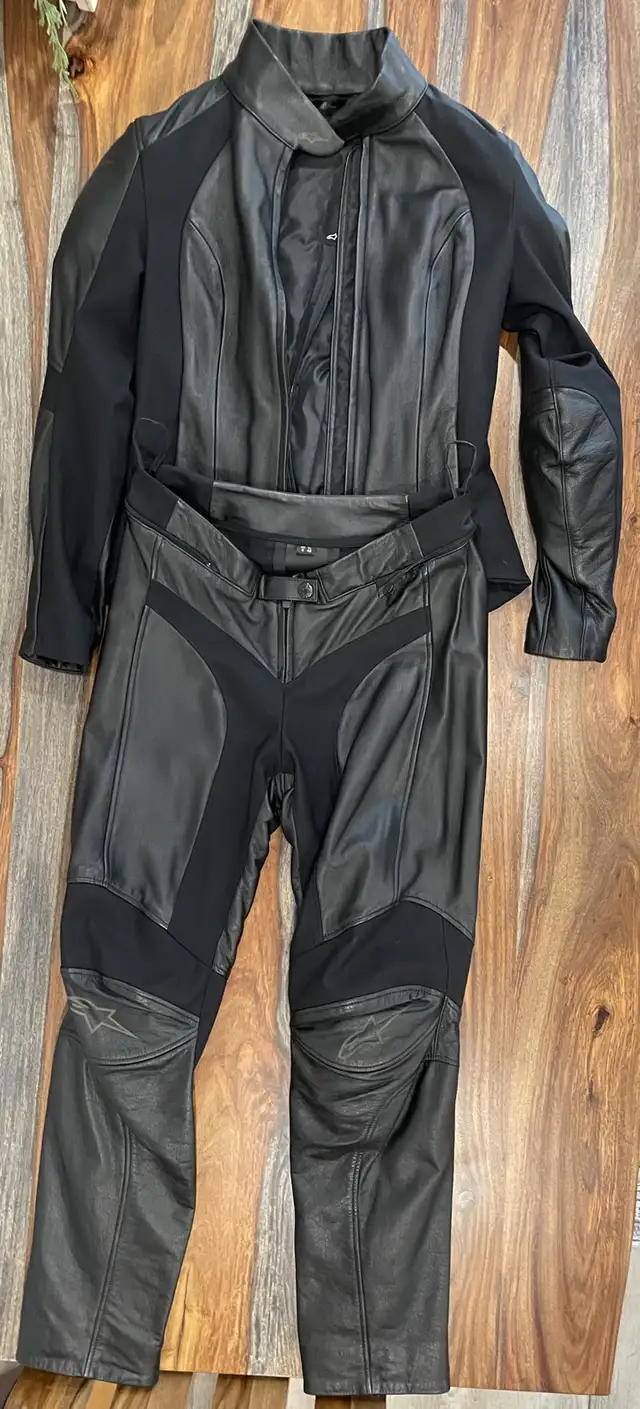 Alpinestars VIKA Women's Motorcycle Leather Jacket and Pants in Other in Mississauga / Peel Region - Image 2