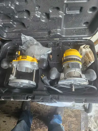 This Dewalt router combo kit includes a robust 2-1/4 HP EVS fixed base router and a plunge base rout...