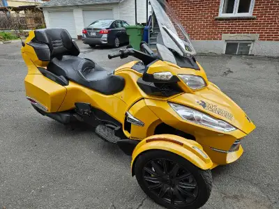 Spyder RT 2013 Jaune. Très propre.