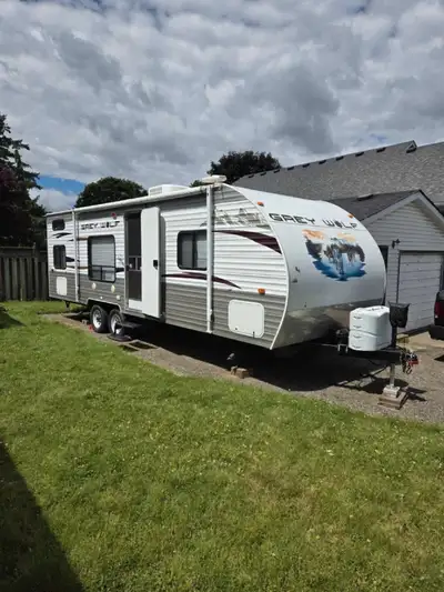 Excellent Condition 2013 Forest River Grey Wolf Travel trailer. New blinds, Kitchen faucet, Power Ja...