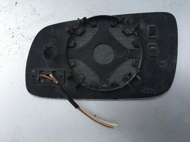 Oem vitre de miroir coté Passager pour Volks Jetta MK4 dans Pièces de carrosserie  à Laval/Rive Nord - Image 2