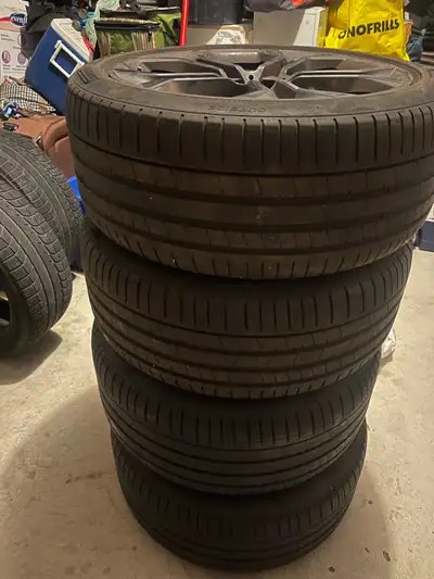 Rims and tires 275/40/R21 315/35/R21 Run flat One season used 80 to 85 % Just one tire has hole on t...