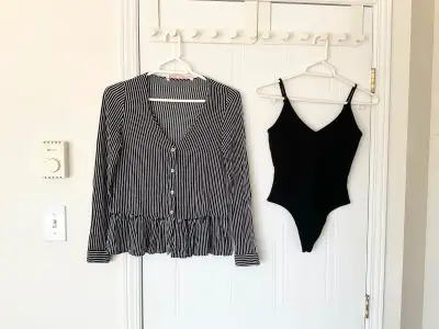 7 vêtements femme taille très petite/fille 14 ans,ensemble 20$., View more