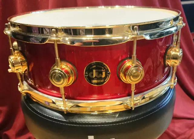 2002 DW JOHN CRAVIOTTO SIGNED SNARE DRUM - RARE- in Drums & Percussion in Windsor Region - Image 2