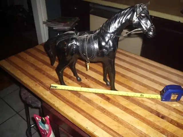 Cheval miniature cuir in Arts & Collectibles in Longueuil / South Shore - Image 3