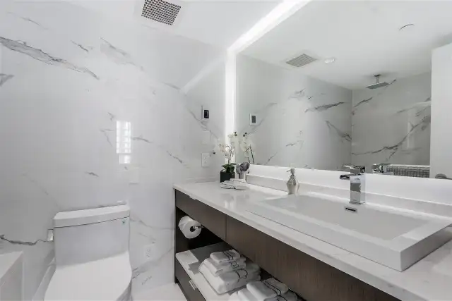  Private Furnished Room in High-Rise — All Utilities Included in Room Rentals & Roommates in Vancouver - Image 4