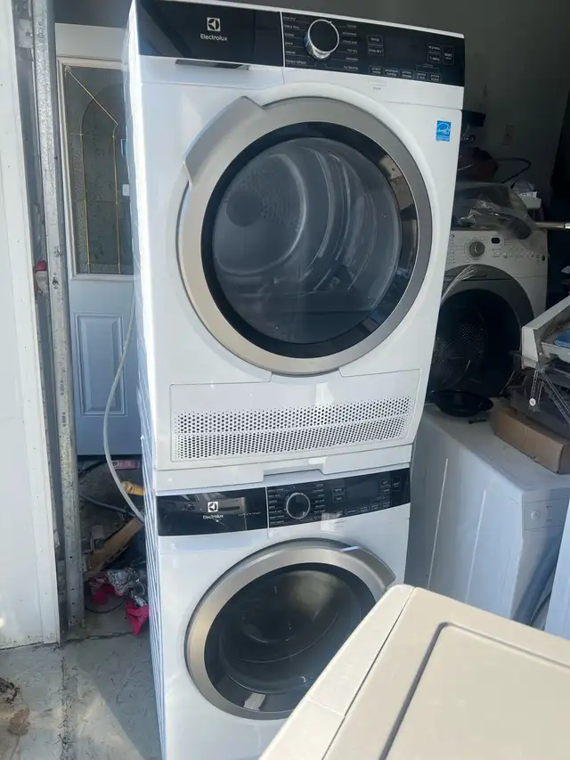 24 inch ventless WAsher electric dryer set in Washers & Dryers in Mississauga / Peel Region - Image 2