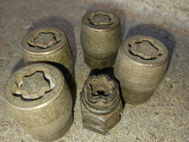 LOCKING LUG NUT SET 1/2"-20 Wheel Bolt Thread Size in Tires & Rims in Oakville / Halton Region - Image 4