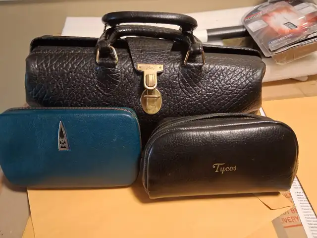 MEDICAL DIAGNOSTIC KIT- WELSH ALLYN- WITH CARRYING CASES.EXC CON in Health & Special Needs in City of Toronto - Image 3