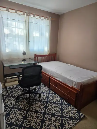 One bedroom for rent in three bedroom house. room’s fully furnished, nice and quiet, in great and sa...