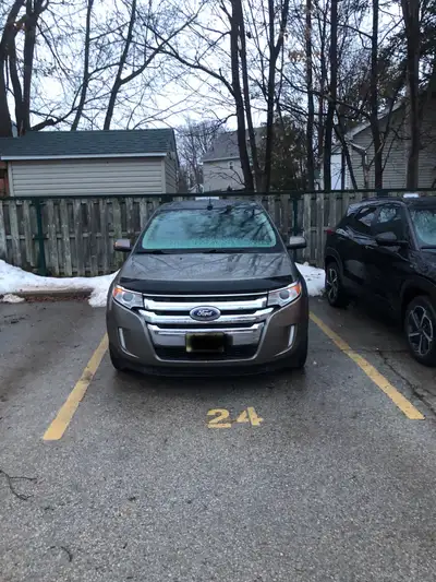Selling my 2013 Ford Edge 2.0, a super clean SUV with an automatic transmission, and all-wheel drive...