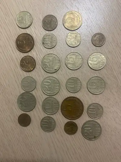 23 monnaies anciennes de l’Union Soviétique En bon état Prix: 20$