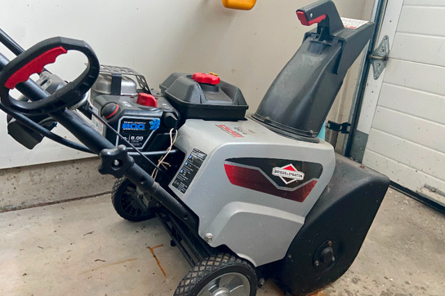 Briggs & Stratton gas snowblower for sale in Snowblowers in Barrie