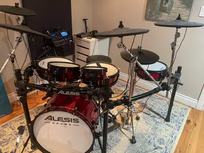 Alesis Strike Pro SE + Yamaha Pedal & Stands, View more