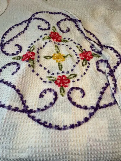 Snuggle up with this vintage chenille bedspread ! Its soft texture and unique floral embroidery add...