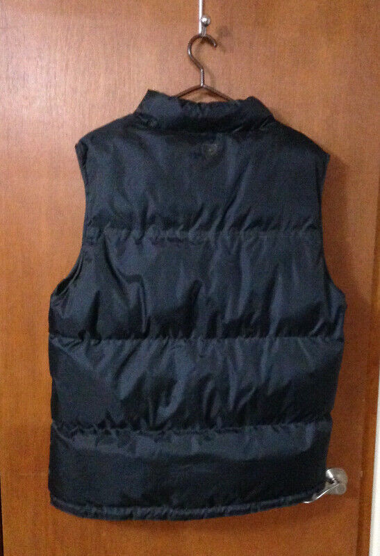 Mens Puffer Winter Vest ~ Size XL in Men's in Winnipeg - Image 2