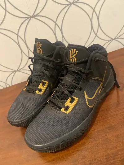 Kyrie FlyTrap 4 Black and Metallic Gold, View more