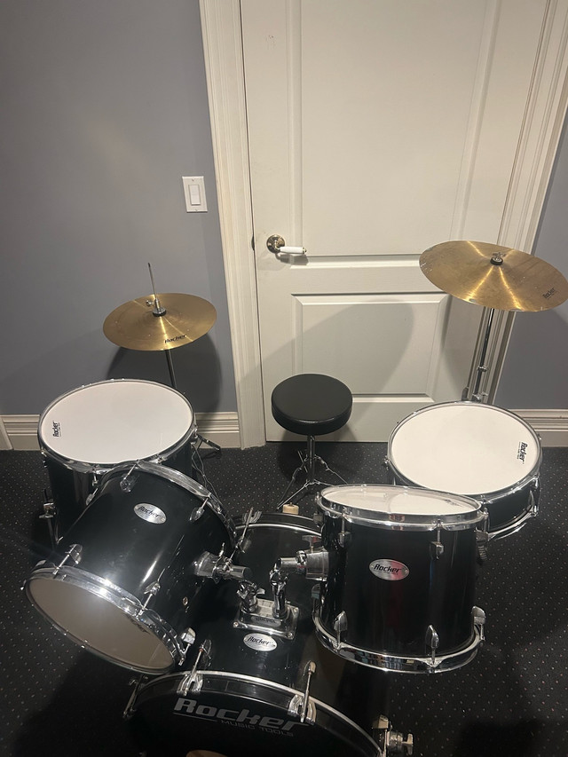 Rocker Drum Set in Drums & Percussion in City of Toronto