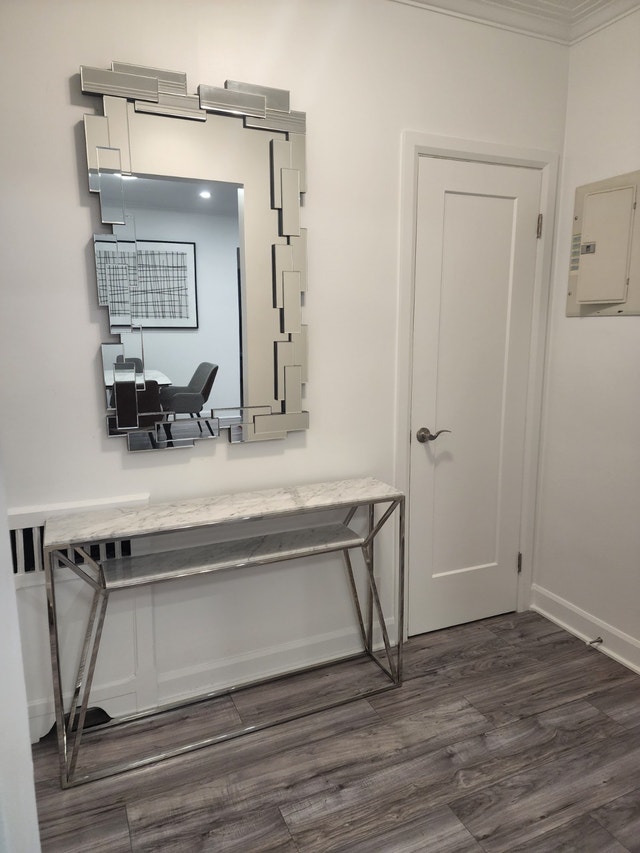 *Bel appartement d’une chambre rénové pour emménager IMMÉDIAT* — photo 3