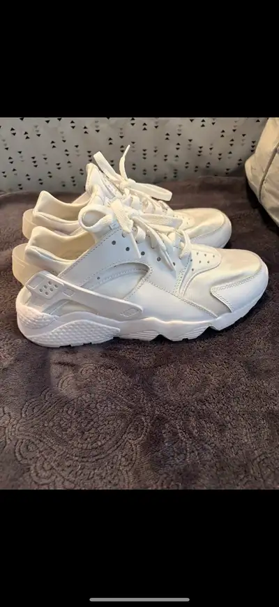 Nike Air Huaraches-Women’s sz8, View more