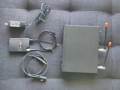 Audio Technica ATW-T210al UHF TRANSMITTER ATW-R2100bl RECIEVER ALL CABLES INCLUDED PROFESSIONAL WIRE...