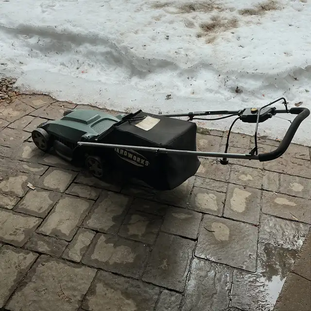 tondeuse de jardin,  doit partir, faites une offre in Lawnmowers & Leaf Blowers in Laurentides - Image 3