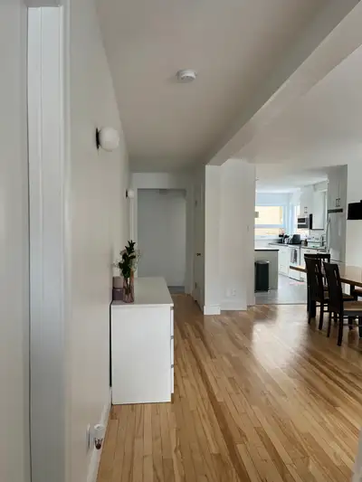 Bel appartement avec 3 chambres à coucher localisé dans le calme et charmant quartier de Saint-Sacre...