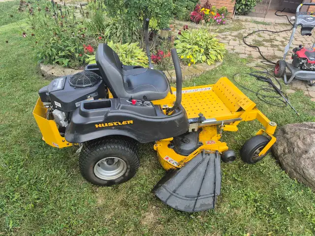 52" Hustler Raptor zero turn in Lawnmowers & Leaf Blowers in Markham / York Region - Image 6