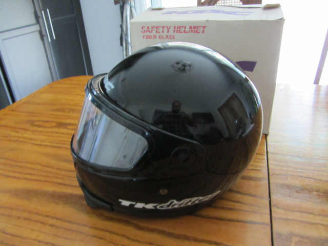 KBC Motorcycle Safety Helmet DOT Fiberglass Size LG in Other in Oakville / Halton Region - Image 2