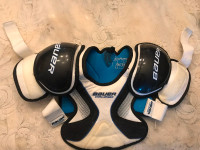 Bauer hockey shoulder pad + knee pads for kids, youth S