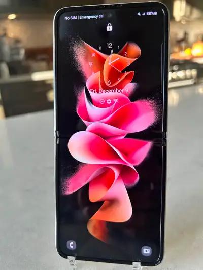 Samsung Galaxy Z Flip3 5G Bespoke Edition 128GB Cream, View more