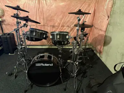 ROLAND VAD-307 ELECTRONIC DRUM SET W/ PEARL H-2000 HI HAT STAND, View more