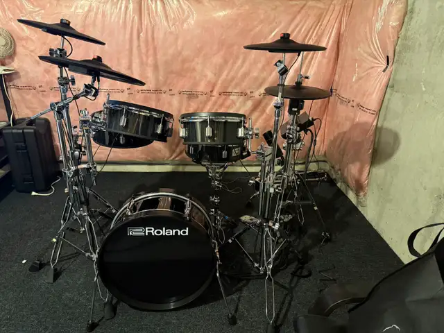 ROLAND VAD-307 ELECTRONIC DRUM SET W/ PEARL H-2000 HI HAT STAND in Drums & Percussion in Kawartha Lakes - Image 2