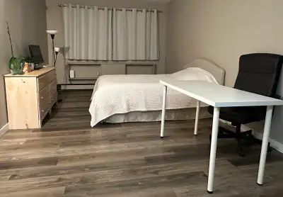 Bachelor / studio apartment available starting May 1 in the Varsity View neighborhood. Excellent loc...
