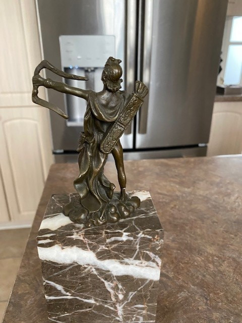 ANTIQUE Heavy Bronze Male Archer on  Marble Pillar Stand in Arts & Collectibles in Gatineau - Image 3