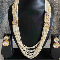 Layered necklace with small pearls