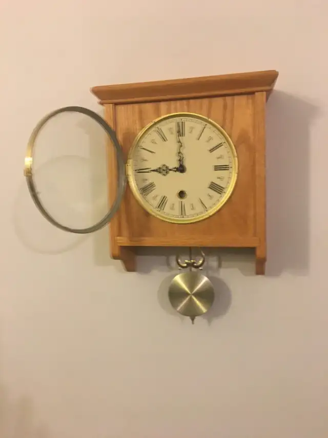 Wooden winding wall clock with Germany movement. 11”x9”x5”. in Home Décor & Accents in Markham / York Region - Image 6