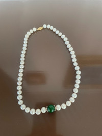 Pearl necklace with jade and 14k gold clasp