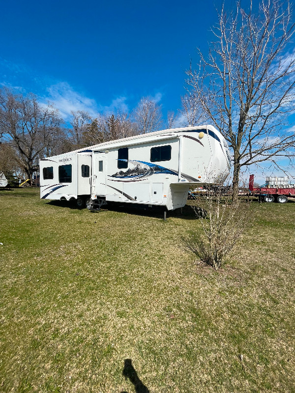 2011 Bighorn 341ORE in Travel Trailers & Campers in Norfolk County