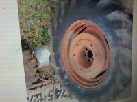 Tractor tire with rim wAnted