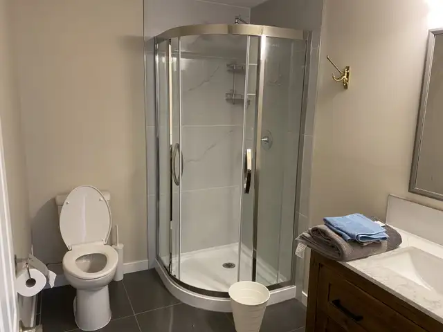 E49 & Quebec Langara UBC ensuite room seeking male student $135063236064145795121