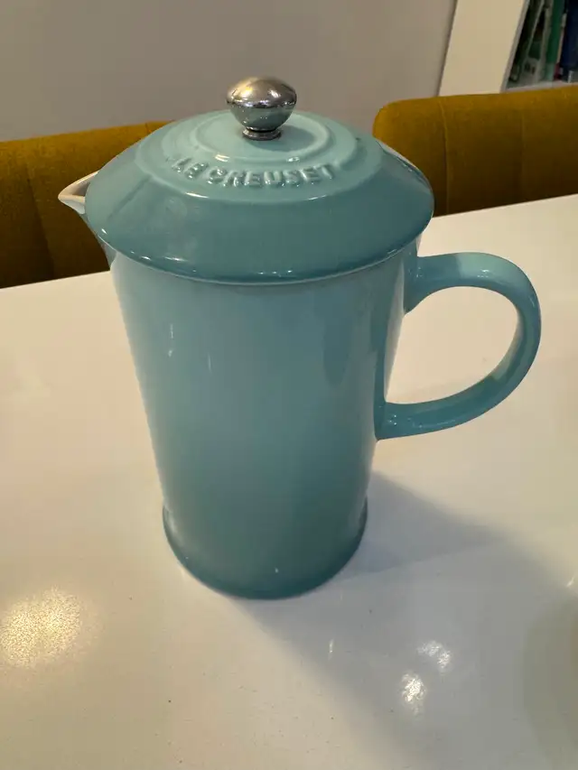 Le Creuset French Press with 4 Mugs Set in Kitchen & Dining Wares in Calgary - Image 3