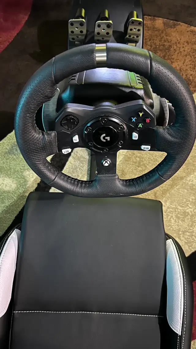 PlaySeat Forza Racing Chair & Logitech G920 in XBOX One in Calgary - Image 4