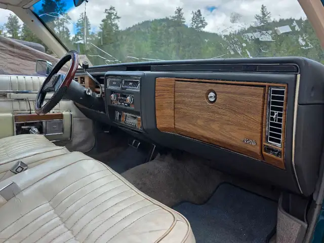 1984 Cadillac Fleetwood *Low KM* in Classic Cars in Kelowna - Image 6
