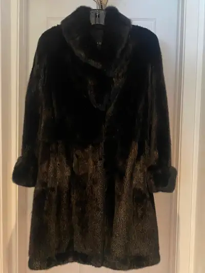 Manteau haute gamme vison noir femelle Féraud, Paris, View more