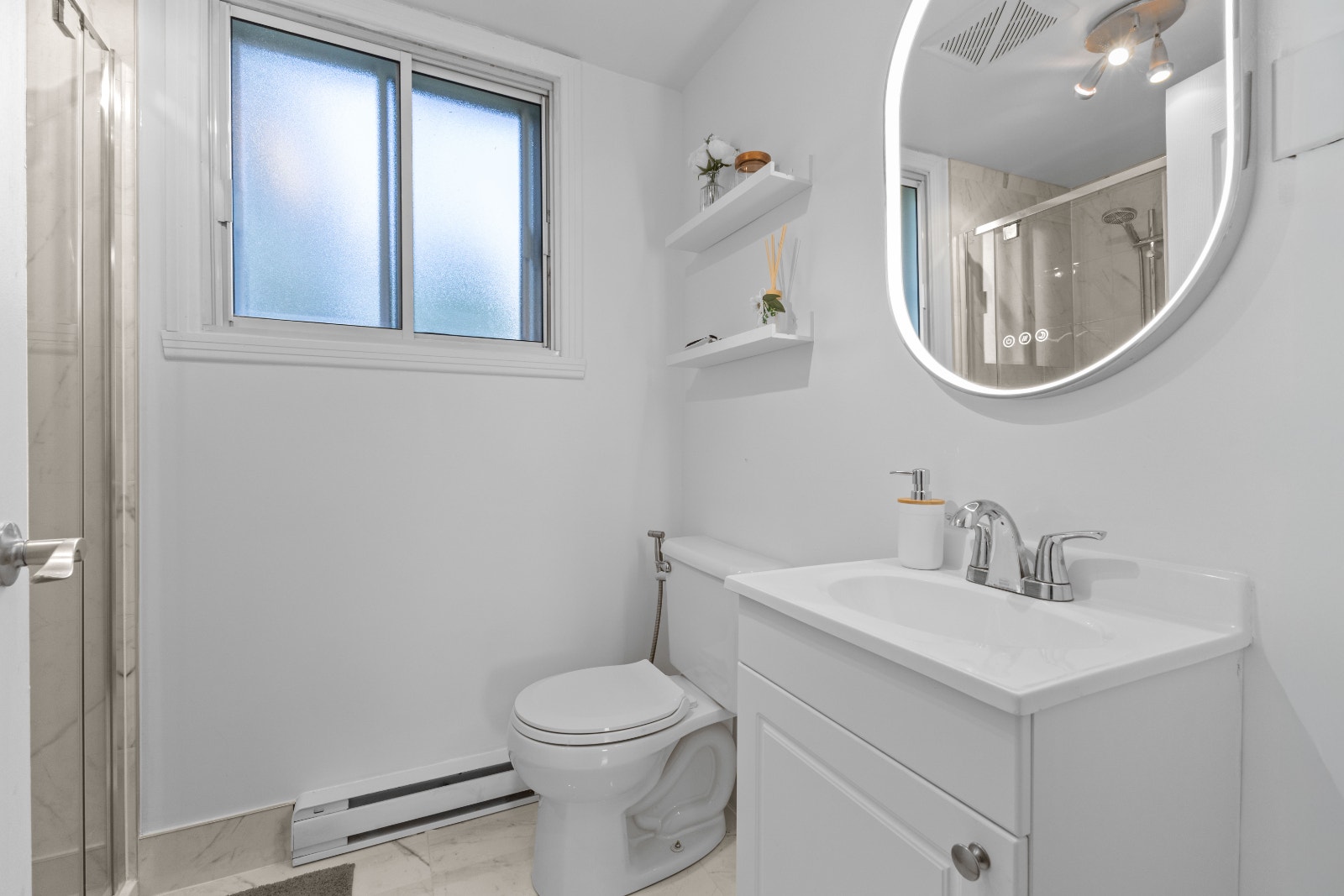 CLEAN/BRIGHT NEWLY RENOVATED 3 1/2 APARTMENT IN ANJOU — photo 3
