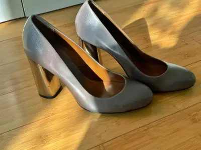 Classic Zara France grey /metallic silver ALL LEATHER heels , View more