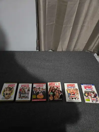 Les 6 films American Pie en parfaite condition avec option français et anglais 5$ chaque vend pas sé...