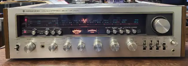 KENWOOD KR-9400 VINTAGE STEREO RECEIVER in Stereo Systems & Home Theatre in City of Toronto - Image 2
