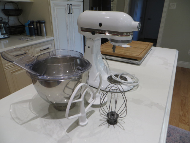 Kitchen Aid Stand Mixer White dans Robots culinaires et mélangeurs  à Longueuil/Rive Sud